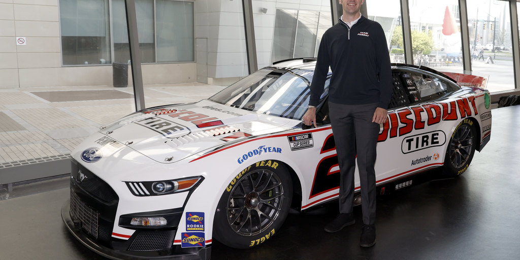 Discount Tire Mustang joins NASCAR HOF exhibit - Vimarsana News