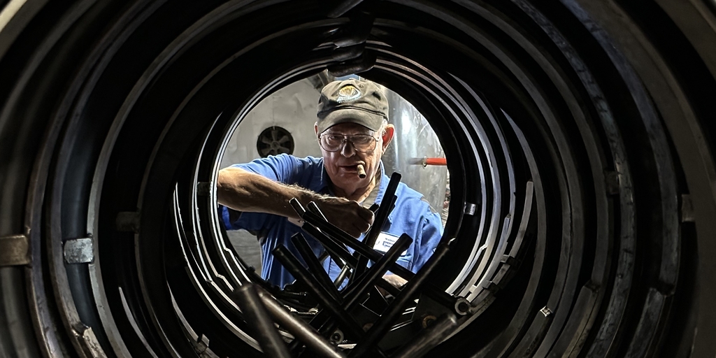 Fay Kapke has been retreading tires for 62 years - Vimarsana News