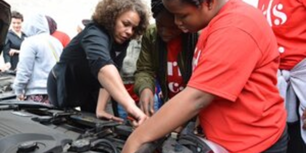 Girls Auto Clinic launches in-depth car care workshops - Vimarsana News