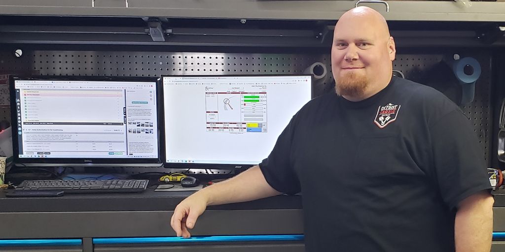 Auto-Wares Group names Stewart '22 Technician of the Year - Vimarsana News
